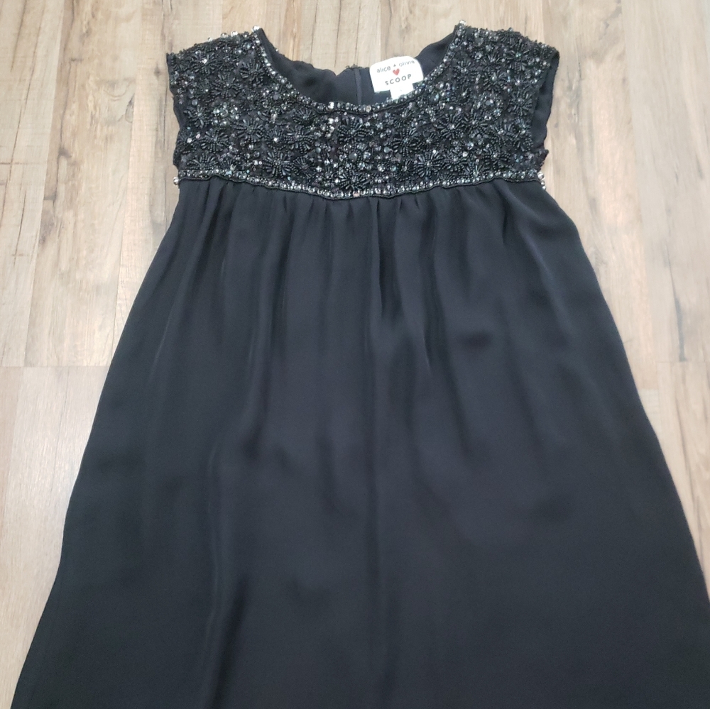 Beautful Alice + olivia black beaded sequin baby doll dress. Very cute!